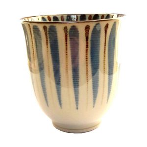 Pruhovaný vyšší šálek modrý – Porcelánový šálek na čaj