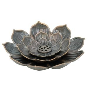 Rozkvetlý květ lotosu – Hnědý kovový stojánek na vonné tyčinky